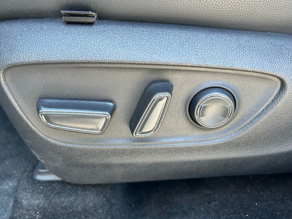 Thumbnail: 2025 Toyota Highlander - 16