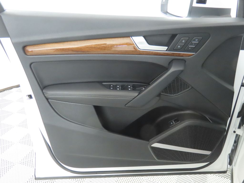 Thumbnail: 2023 Audi Q5 - 30