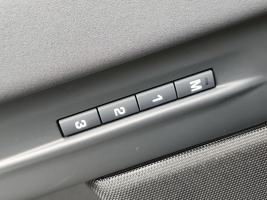 Thumbnail: 2024 Land Rover Range Rover Evoque - 24