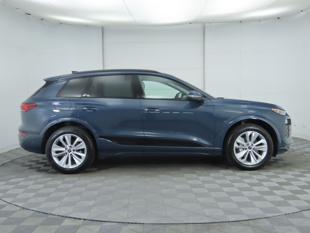 Thumbnail: 2025 Audi Q6 e-tron - 4