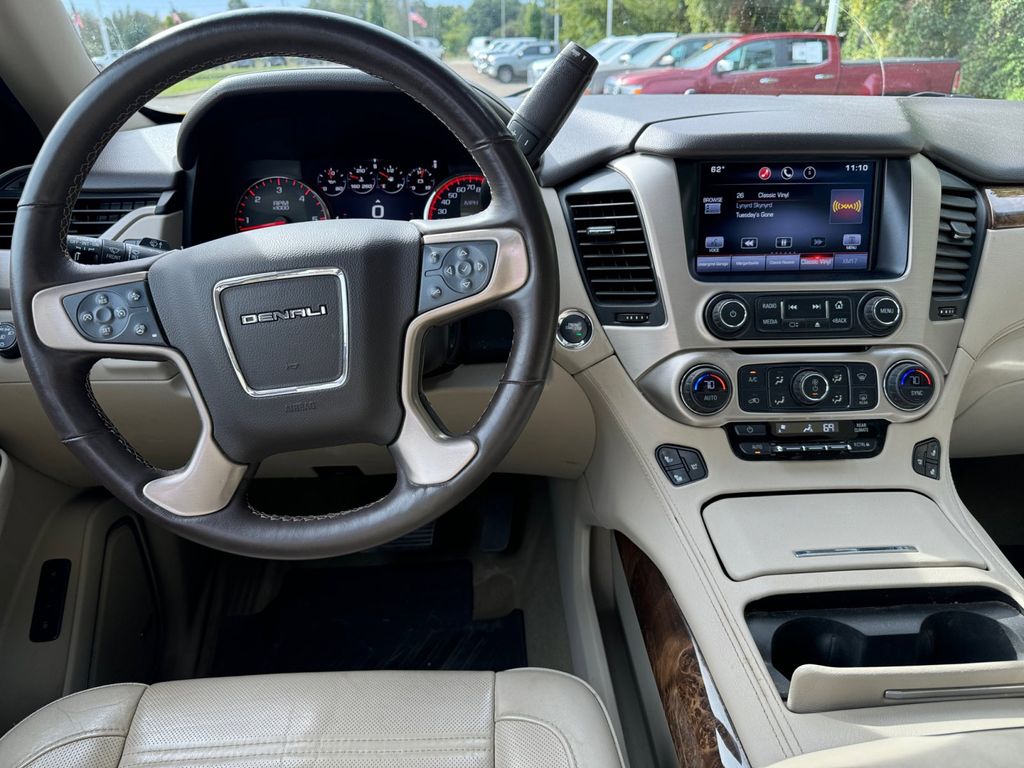 2015 GMC Yukon XL Denali 9