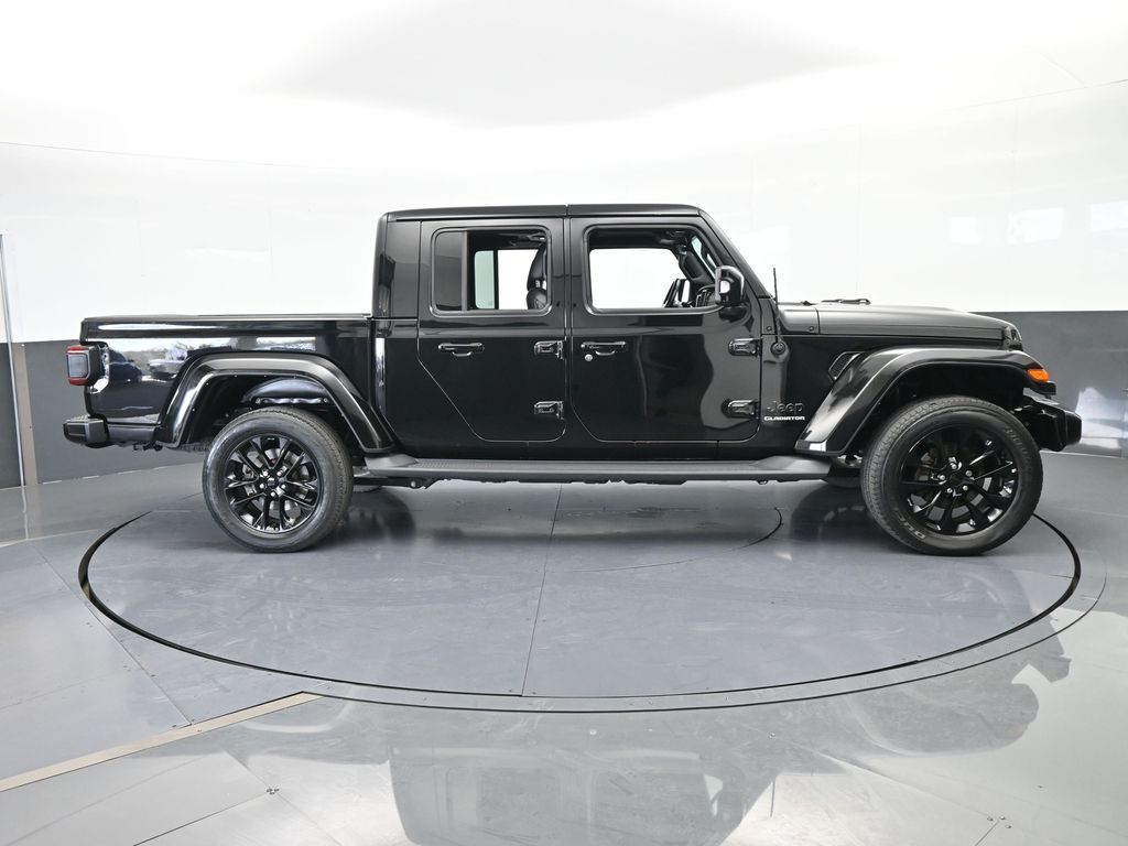 Used 2022 Black Clearcoat Jeep High Altitude image 7
