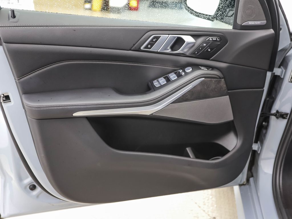 Thumbnail: 2023 BMW X7 - 9