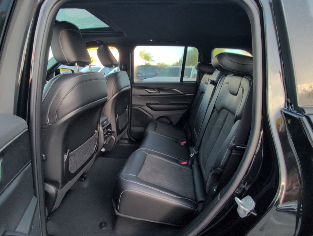 new 2025 Jeep Grand Cherokee car, priced at $32,125