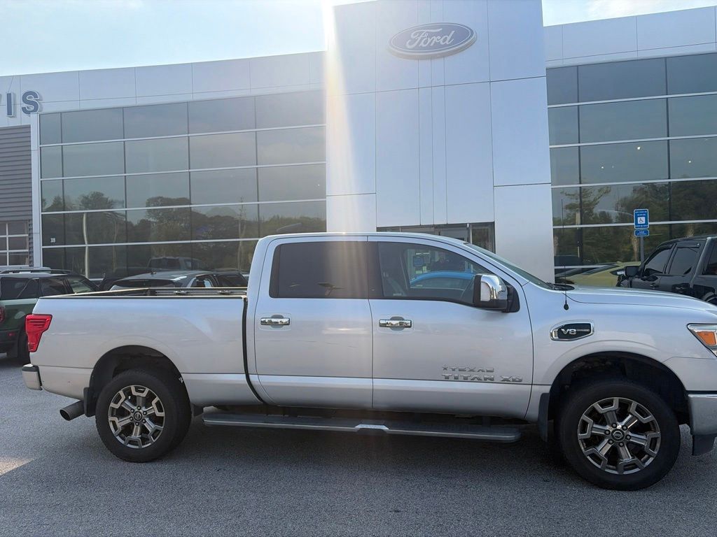 2017 Nissan TITAN XD SL Gas