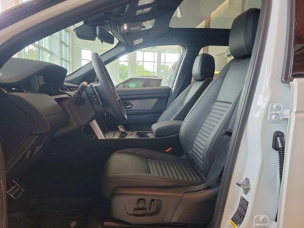 Thumbnail: 2025 Land Rover Discovery Sport - 10