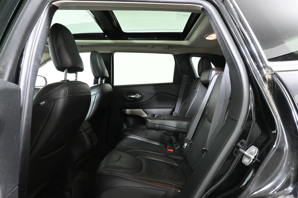 Thumbnail: 2018 Jeep Cherokee - 6