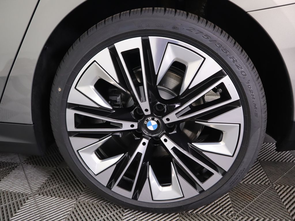 Thumbnail: 2025 BMW 5 Series - 32