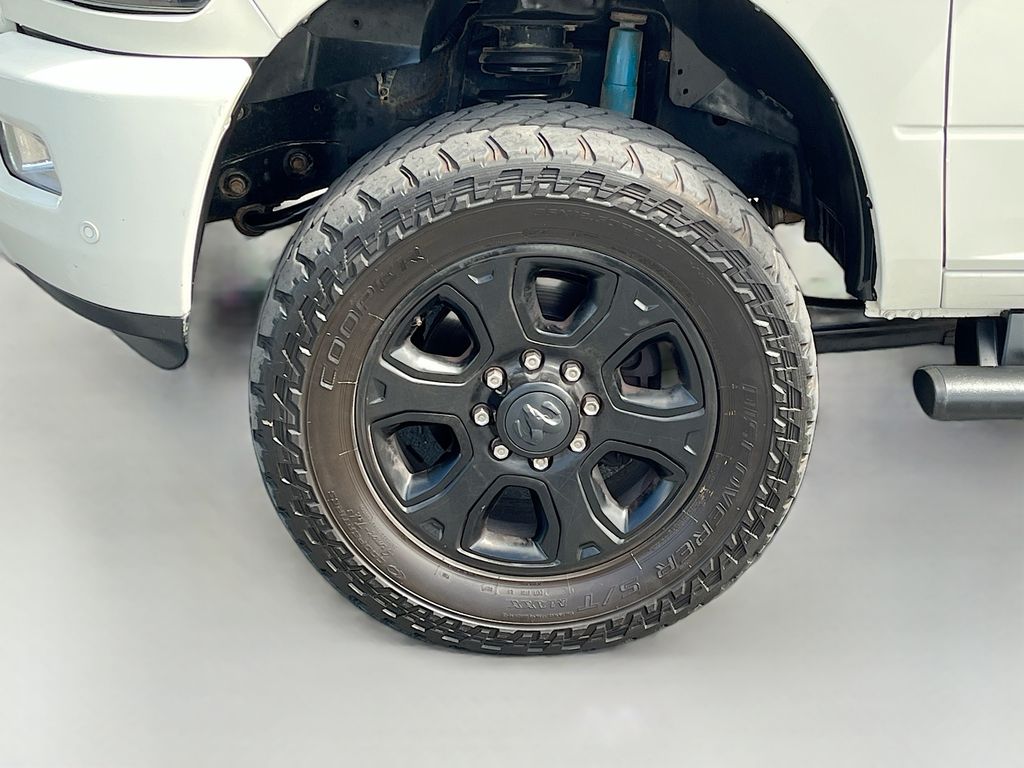 Used 2018 White Ram Laramie image 33
