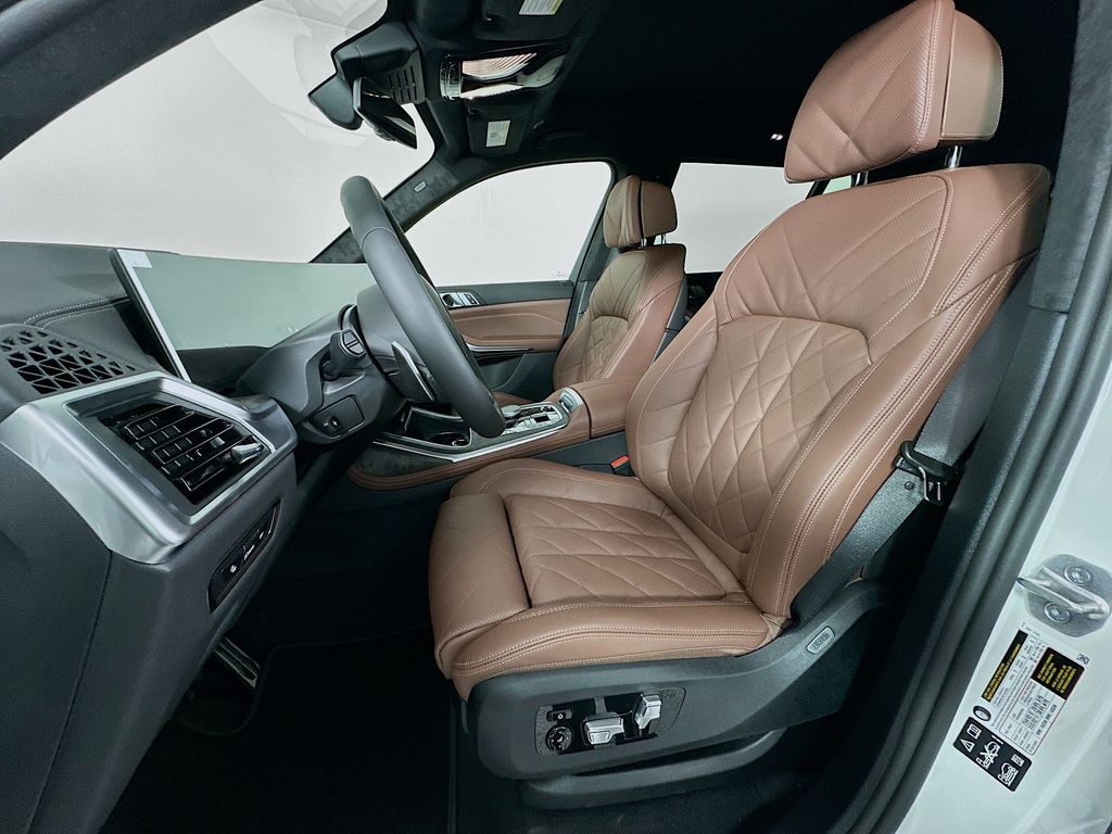 Thumbnail: 2026 BMW X7 - 16