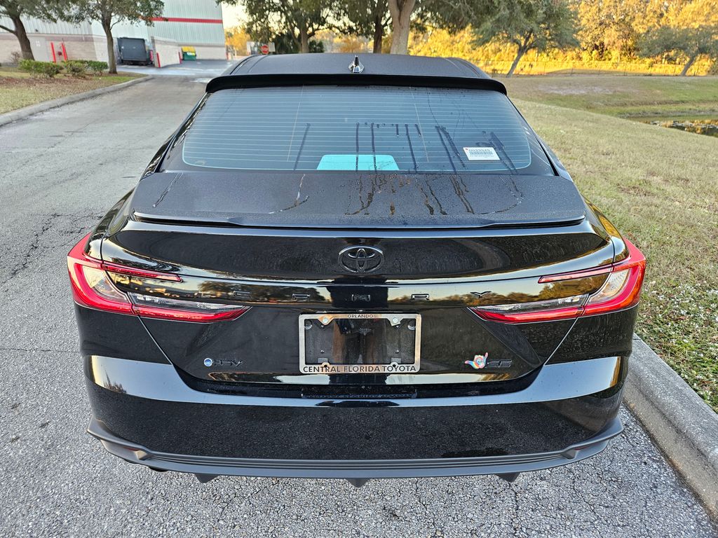 2025 Toyota Camry SE 4