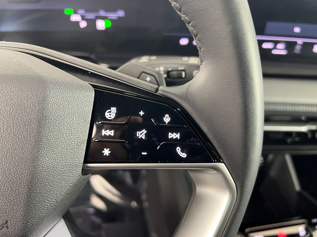 Thumbnail: 2025 Audi Q6 e-tron - 19