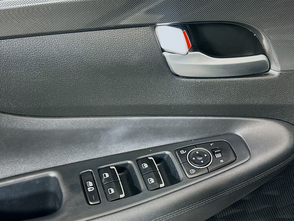 Thumbnail: 2022 Hyundai Santa Fe - 17