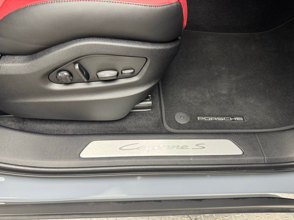 2025 Porsche Cayenne S 25