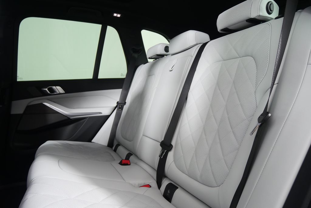 Thumbnail: 2026 BMW X5 - 16