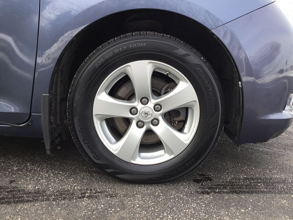 Thumbnail: 2016 Toyota Sienna - 12