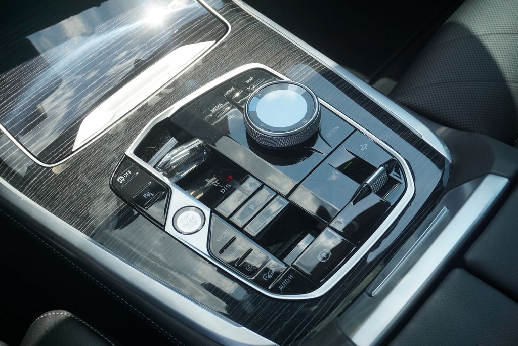 Thumbnail: 2023 BMW X7 - 20