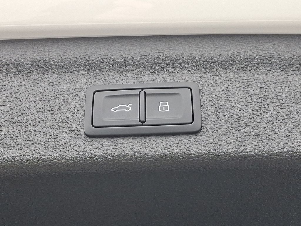 Thumbnail: 2025 Audi Q3 - 32