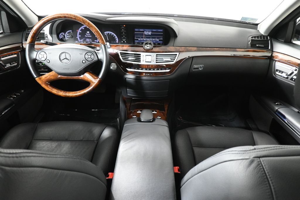 2010 Mercedes-Benz S-Class S 550 4