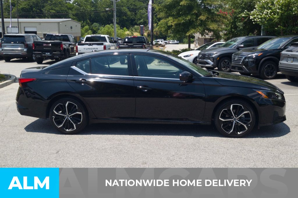 Used 2024 Black Nissan 2.5 SR image 4