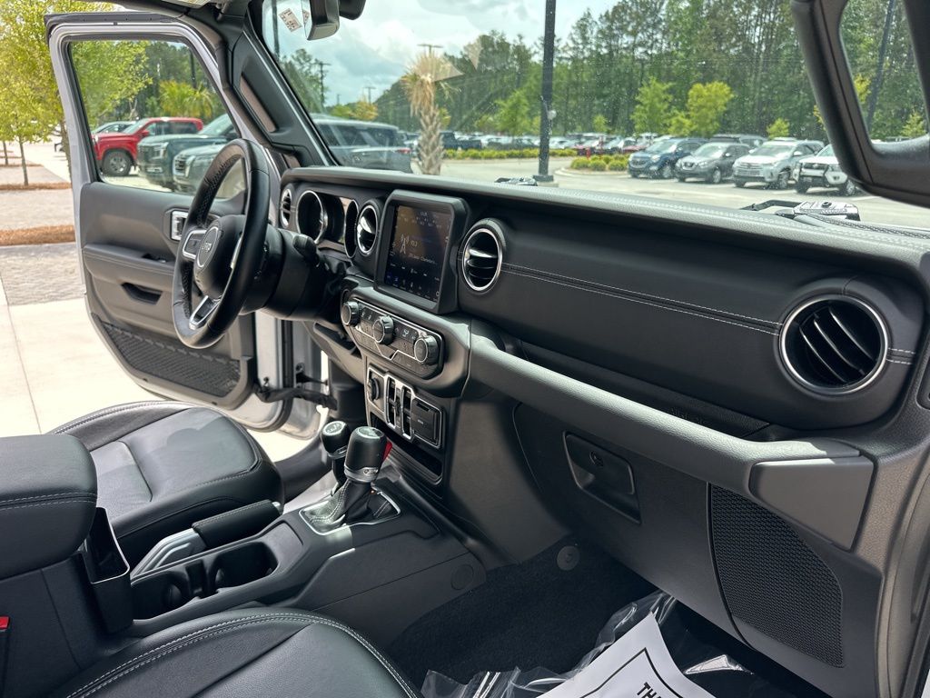2023 Silver Zynith Clearcoat Jeep Wrangler Sahara 4X4 SUV