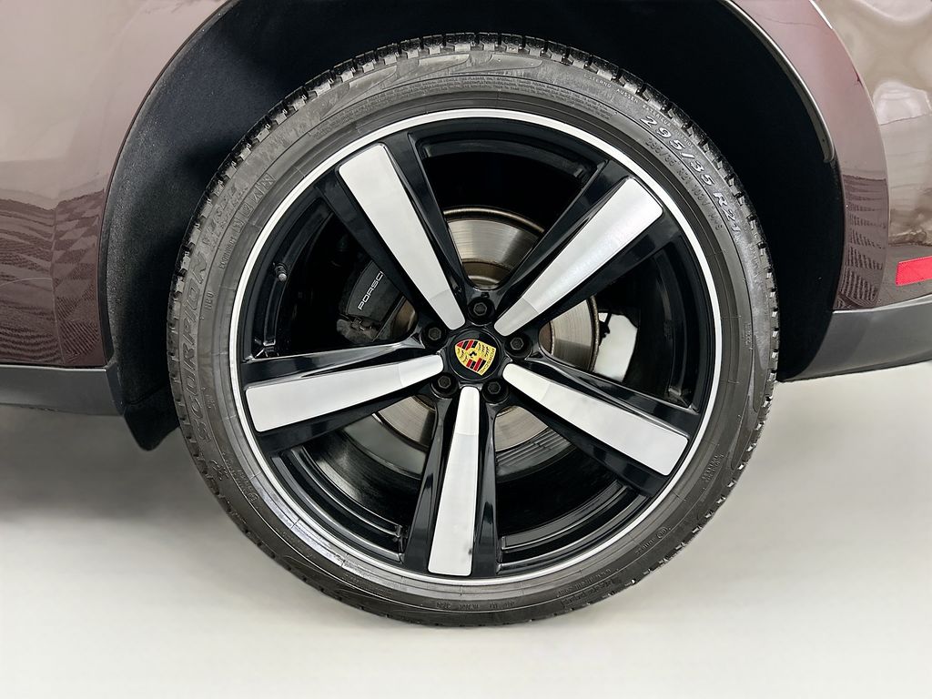 Thumbnail: 2025 Porsche Macan - 32