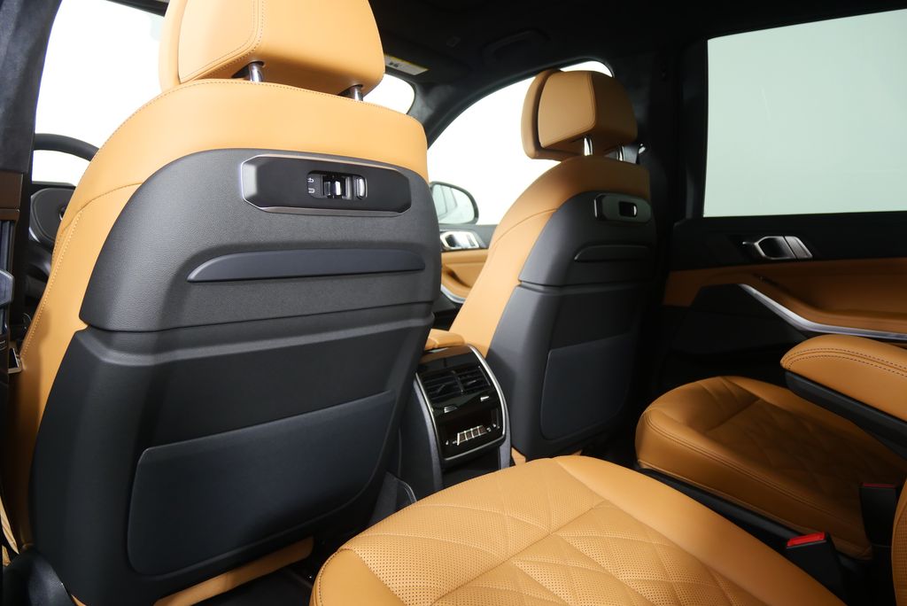 Thumbnail: 2026 BMW X7 - 19
