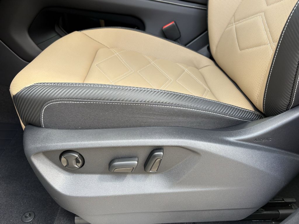 New 2026 White Volkswagen 2.0T SE w/Technology image 13