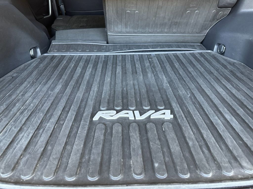 2020 Toyota RAV4 XSE - Photo 14