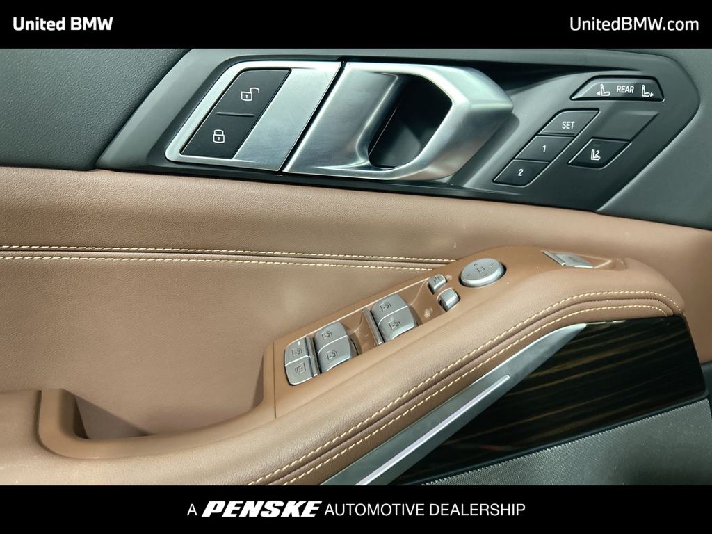 Thumbnail: 2025 BMW X7 - 11