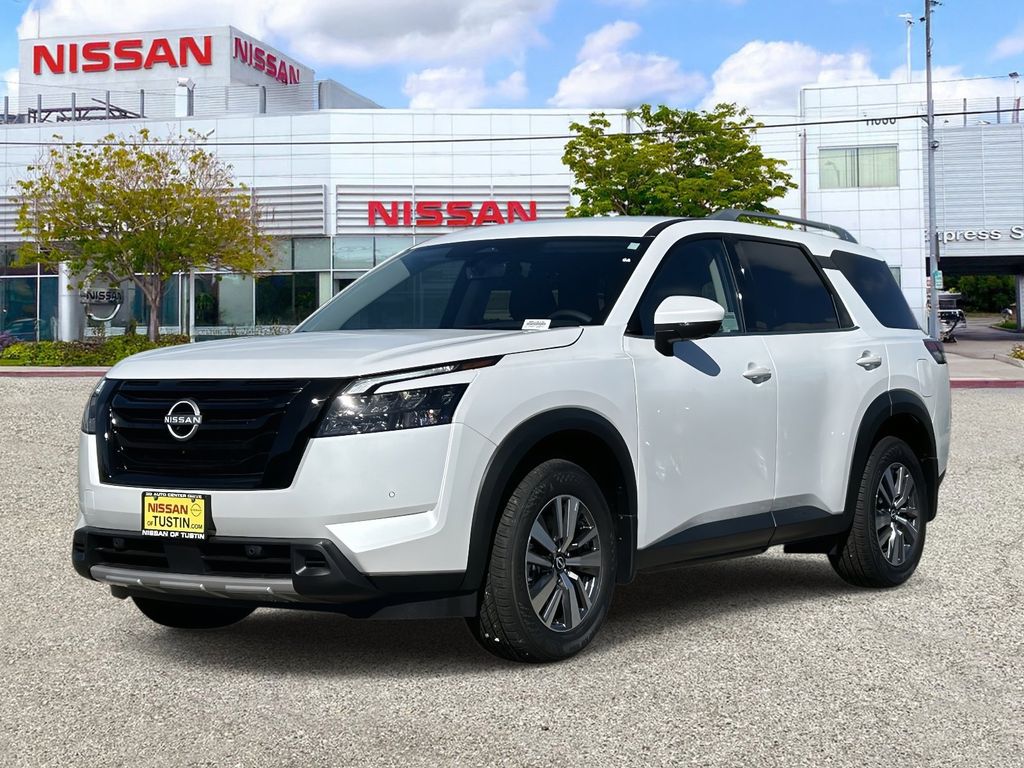 2025 Nissan Pathfinder SL