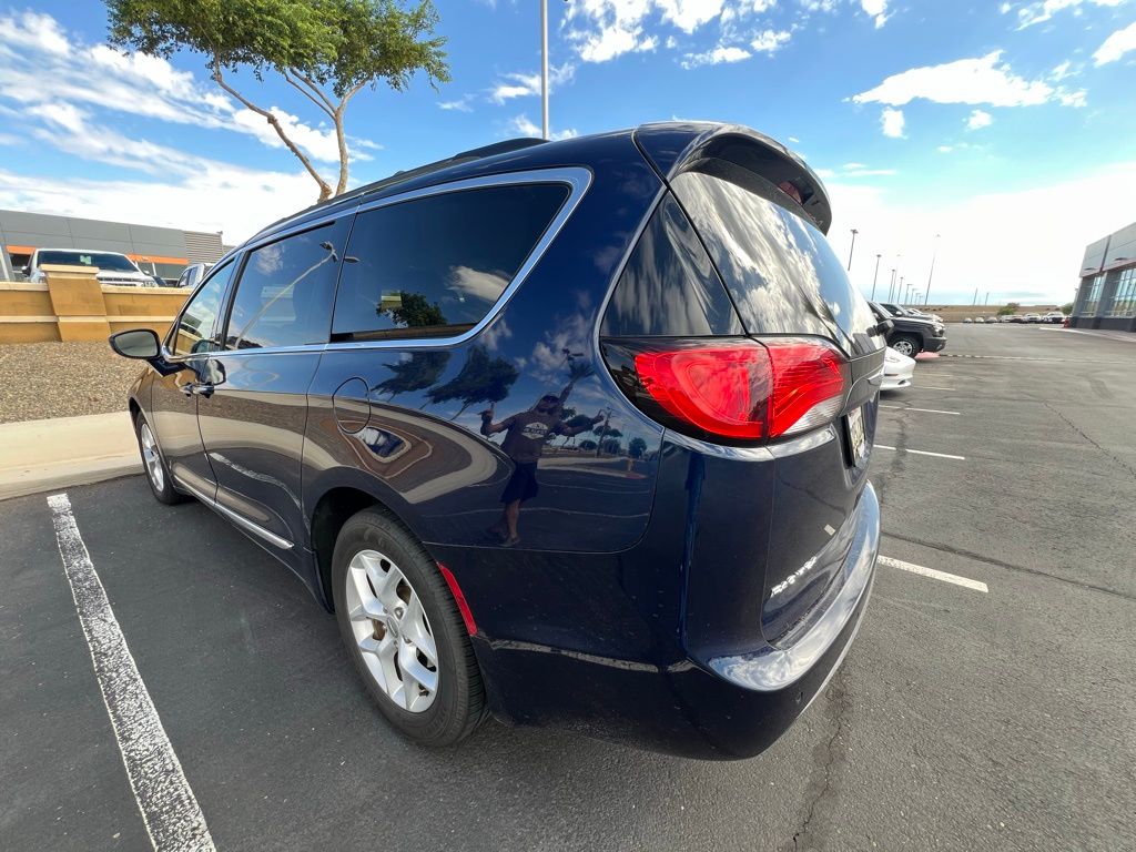 Thumbnail: 2017 Chrysler Pacifica - 3