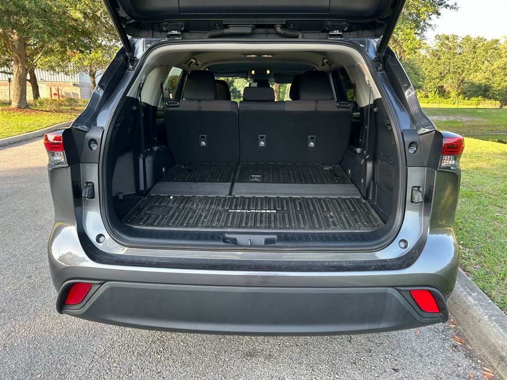 2023 Toyota Highlander LE 10