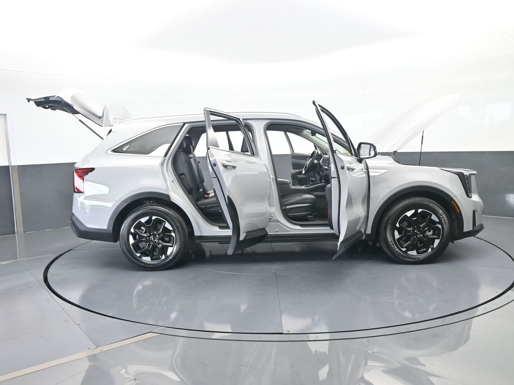 Used 2025 Wolf Gray Kia S image 77