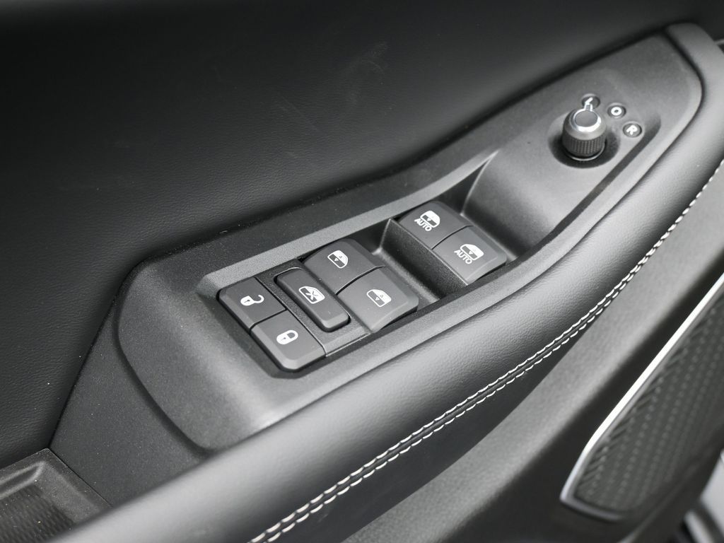 New 2026 Diamond Black Crystal Pearlcoat Jeep Limited image 25