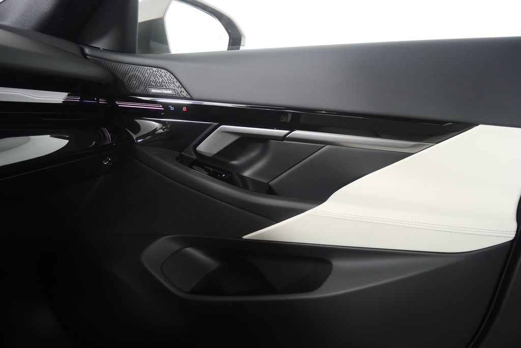 Thumbnail: 2026 BMW 5 Series - 25