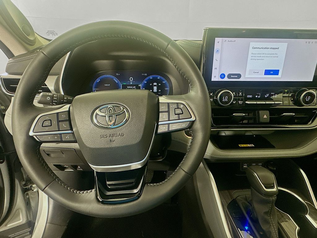 Thumbnail: 2025 Toyota Highlander - 11