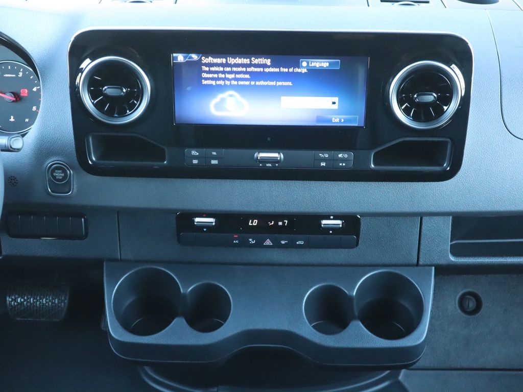 Thumbnail: 2025 Mercedes-Benz Sprinter - 15