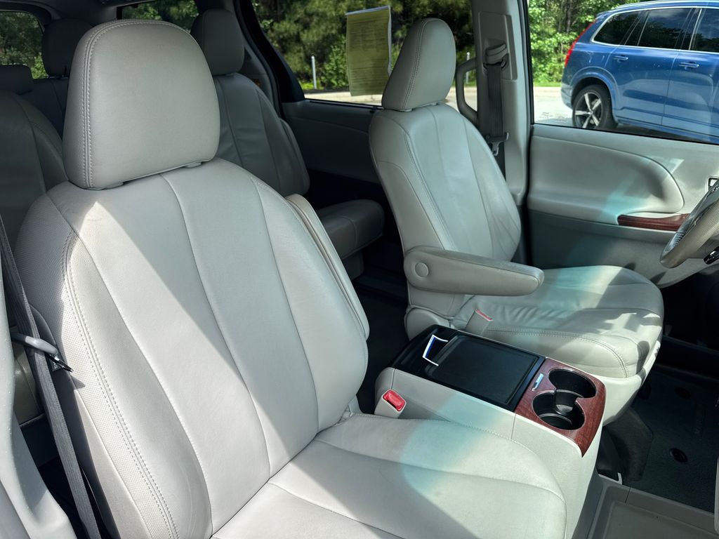 Used 2013 Silver Toyota XLE image 30
