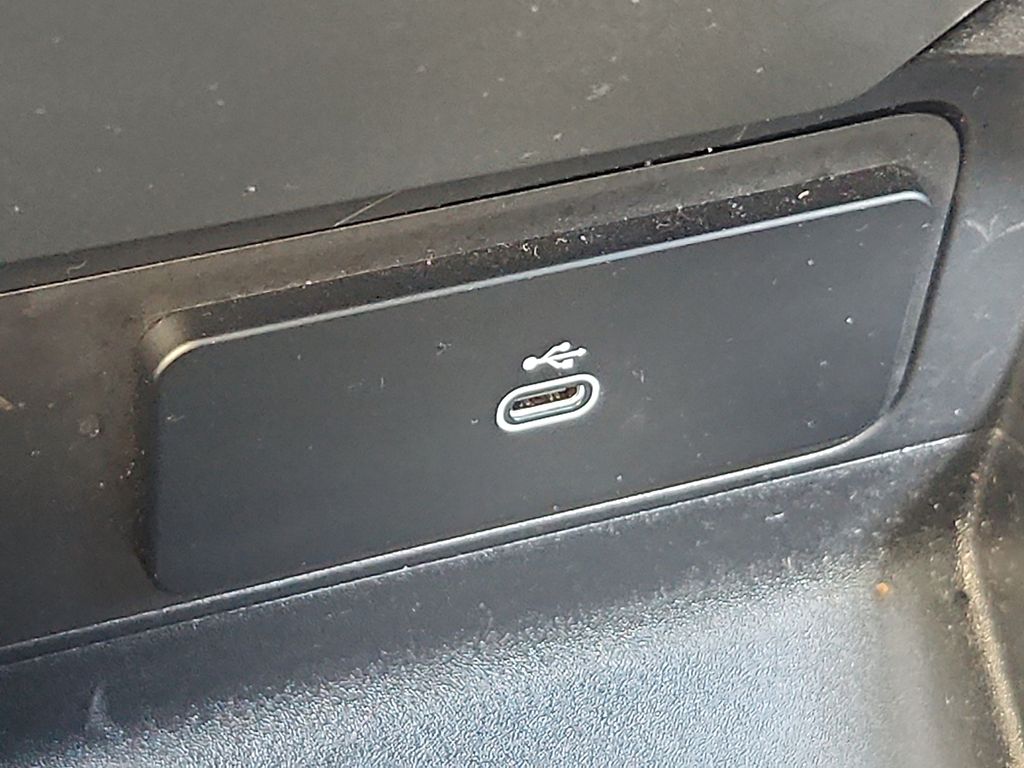 Thumbnail: 2025 Land Rover Defender - 26