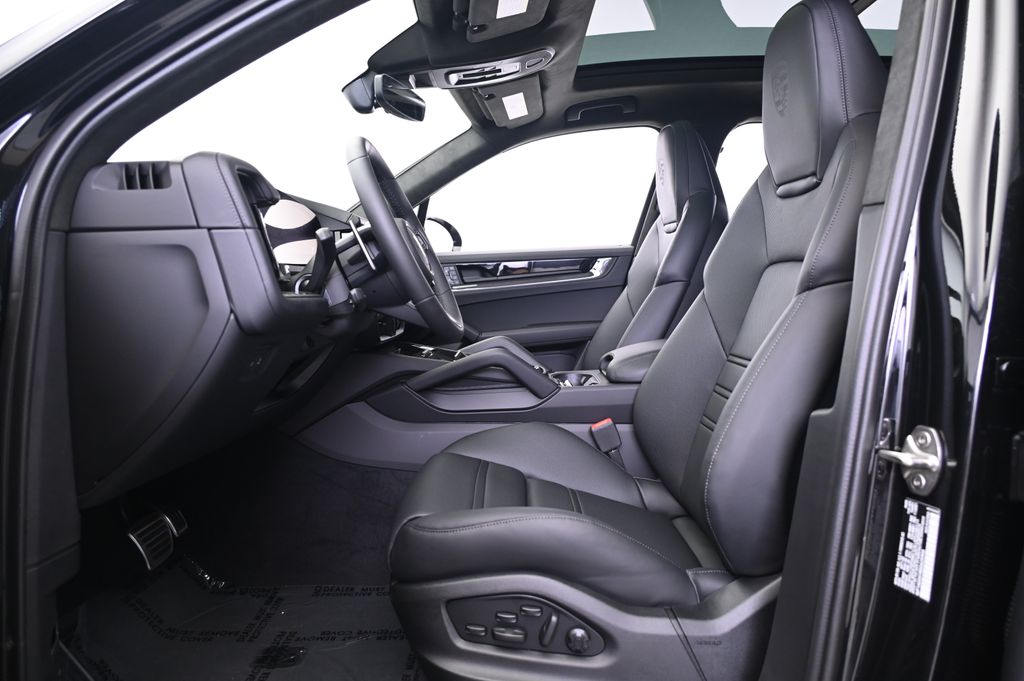 Thumbnail: 2025 Porsche Cayenne - 29