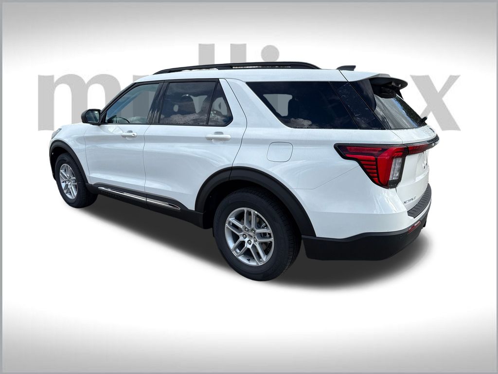 2025 Ford Explorer photo 2