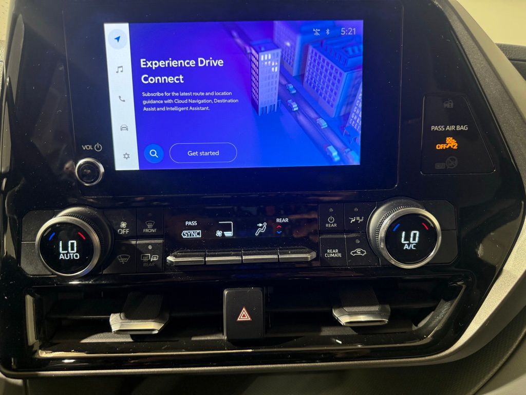 2023 Toyota Highlander LE 28