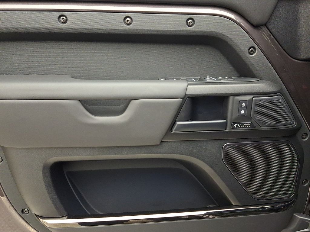 Thumbnail: 2025 Land Rover Defender - 13