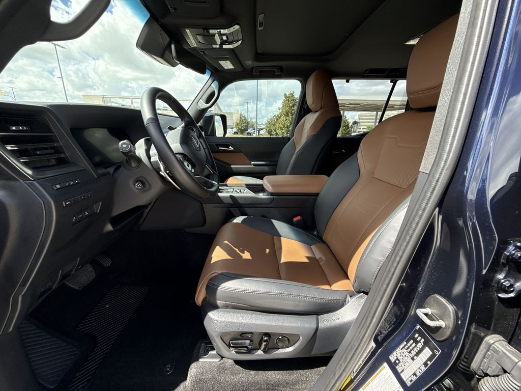 Thumbnail: 2024 Lexus GX - 30