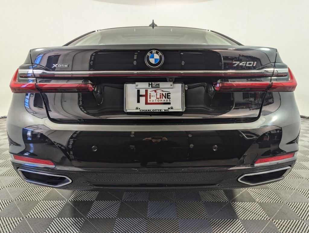 2022 BMW 7-Series 740i xDrive photo