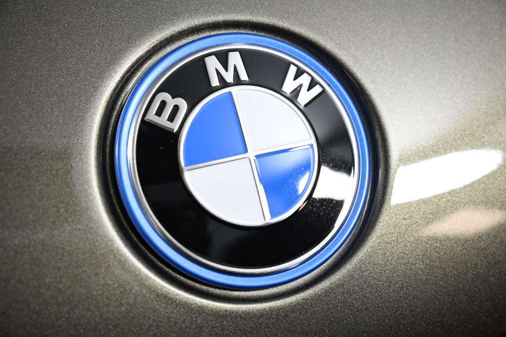 Thumbnail: 2026 BMW X5 - 13