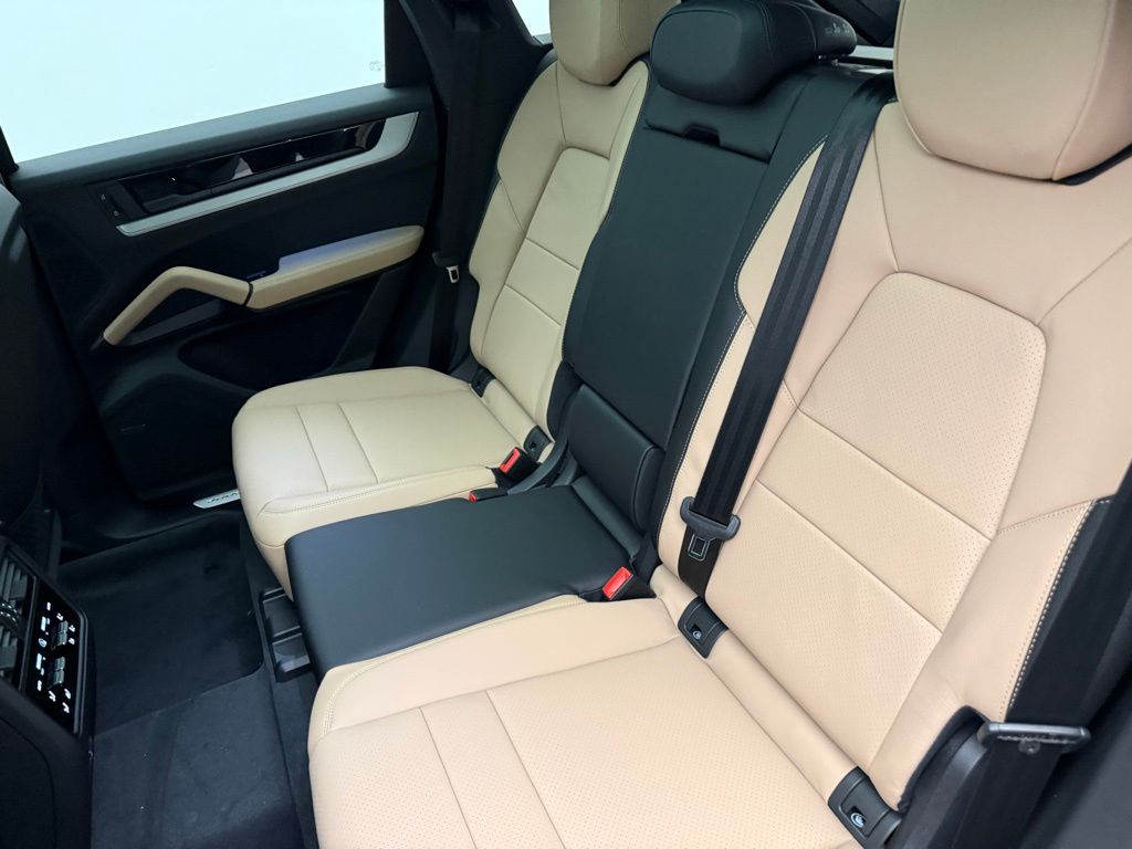 Thumbnail: 2026 Porsche Cayenne - 23