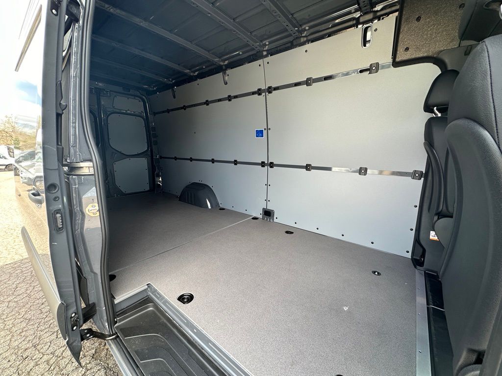 2024 Mercedes-Benz Sprinter 2500 Cargo 170 WB 25