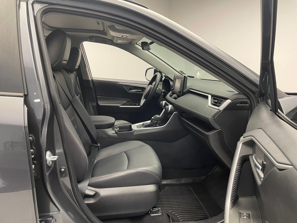 2021 Toyota RAV4 XLE Premium 17